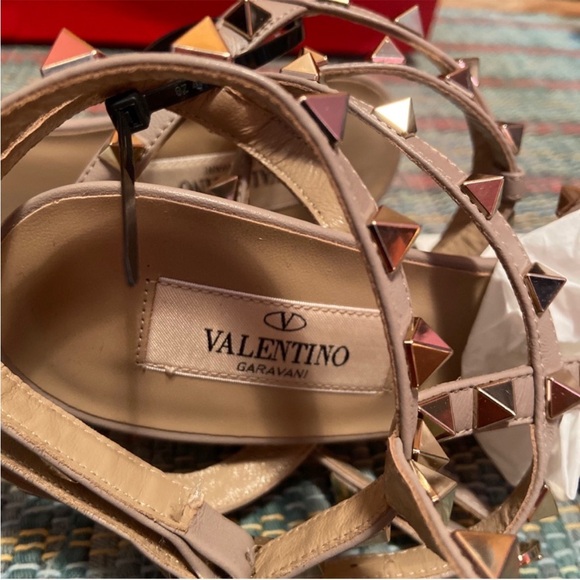 Valentino Garavani Rockstud beige patent leather pumps 37 US6,5  NEW NO BOX - Picture 8 of 8